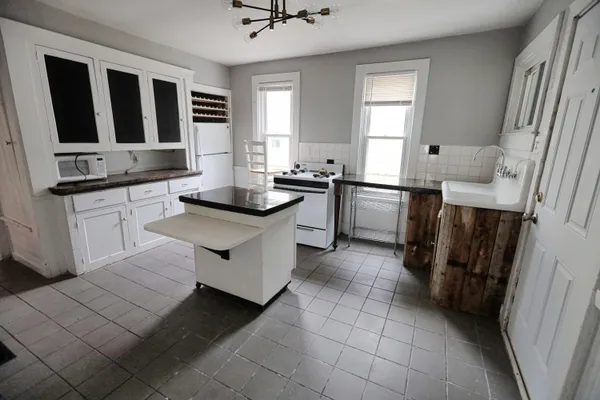 $280,000 | 1027 Fulton Street East, Grand Rapids, MI 49503