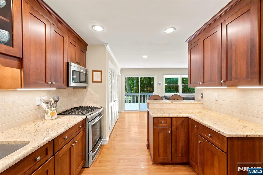 28 Delbrook Road Morris Plains, NJ 07950 - Photo 19 of 41
