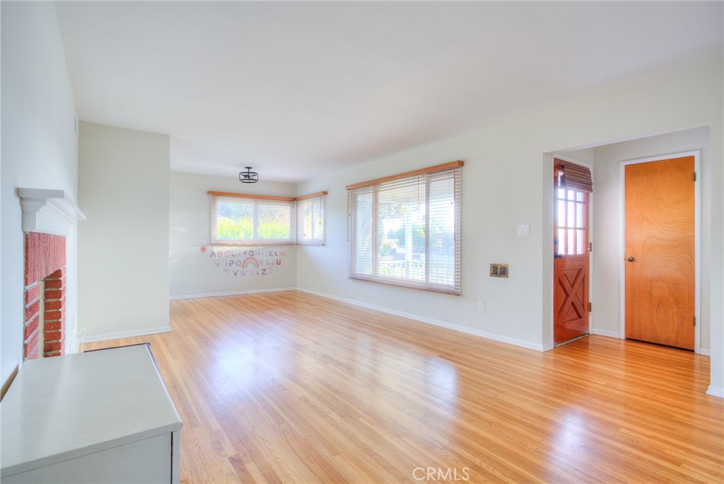 1112 Riedel Avenue Fullerton, CA 92831 - Photo 5 of 33