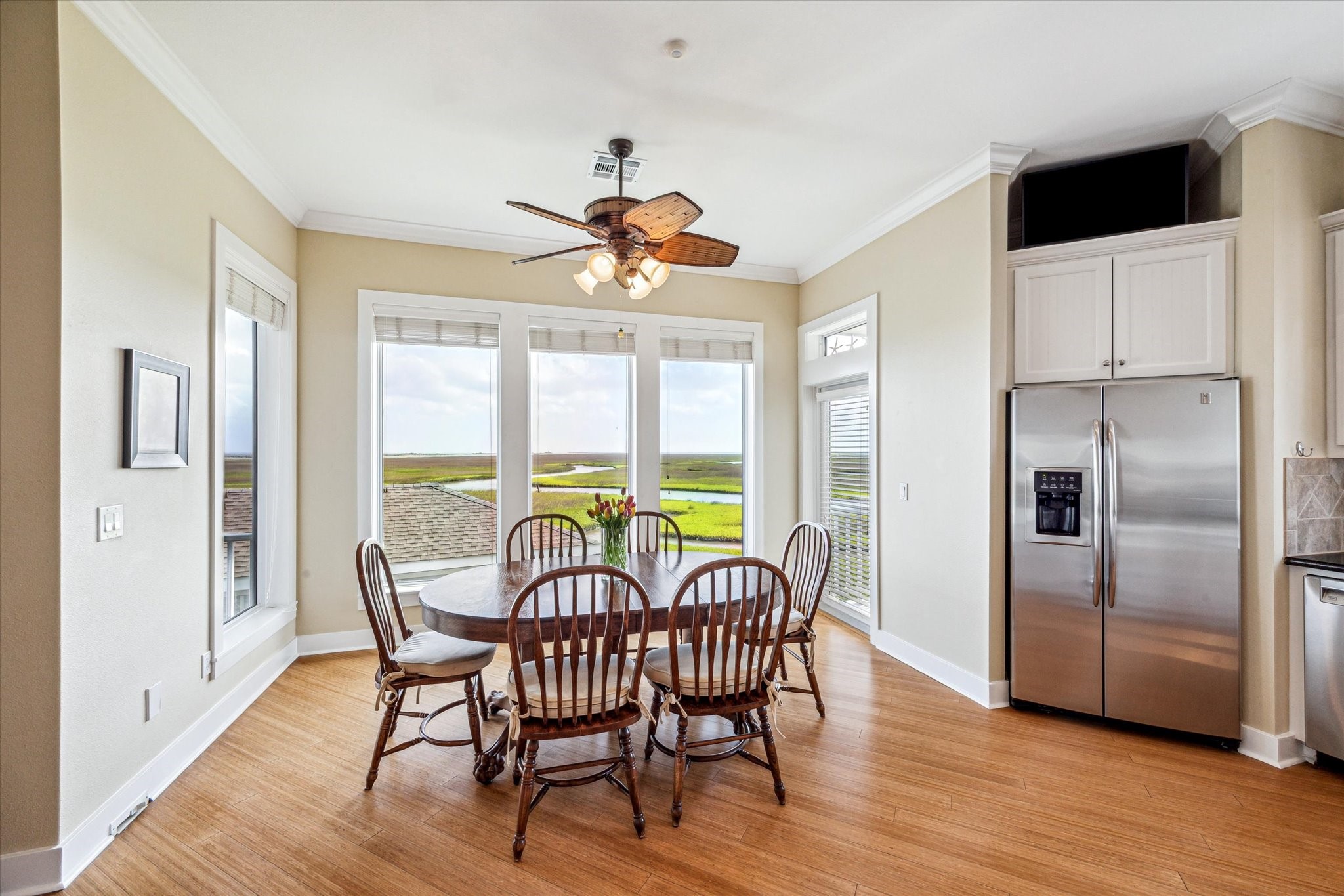 1 Shell Key Hitchcock, TX 77563 - Photo 19 of 50 a dining room with furniture a chandelier and wooden floor