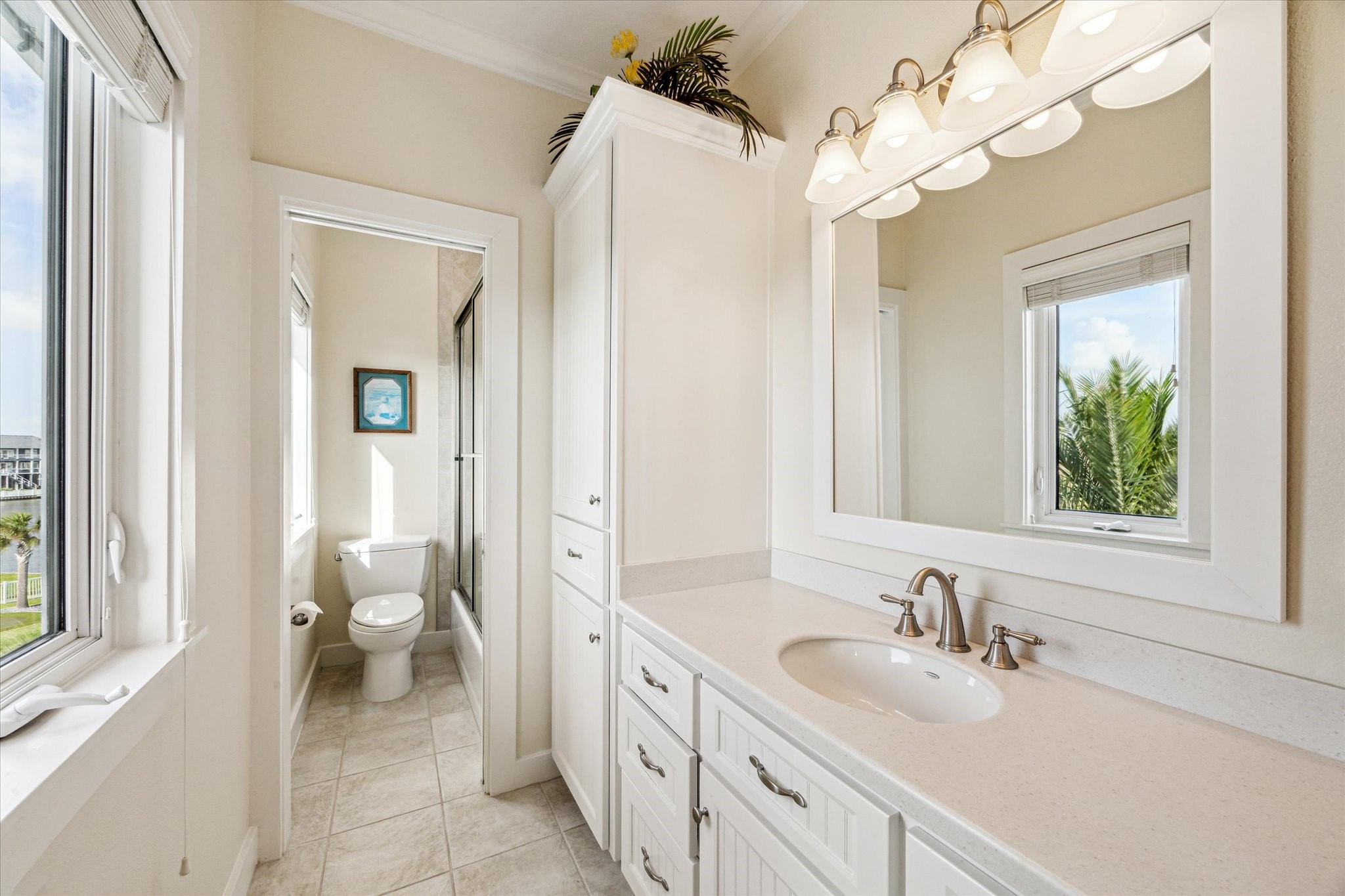 1 Shell Key Hitchcock, TX 77563 - Photo 36 of 50 Additional room full bath, a fully functional and thoughtfully appointed extra bathroom—perfect for guests or family members