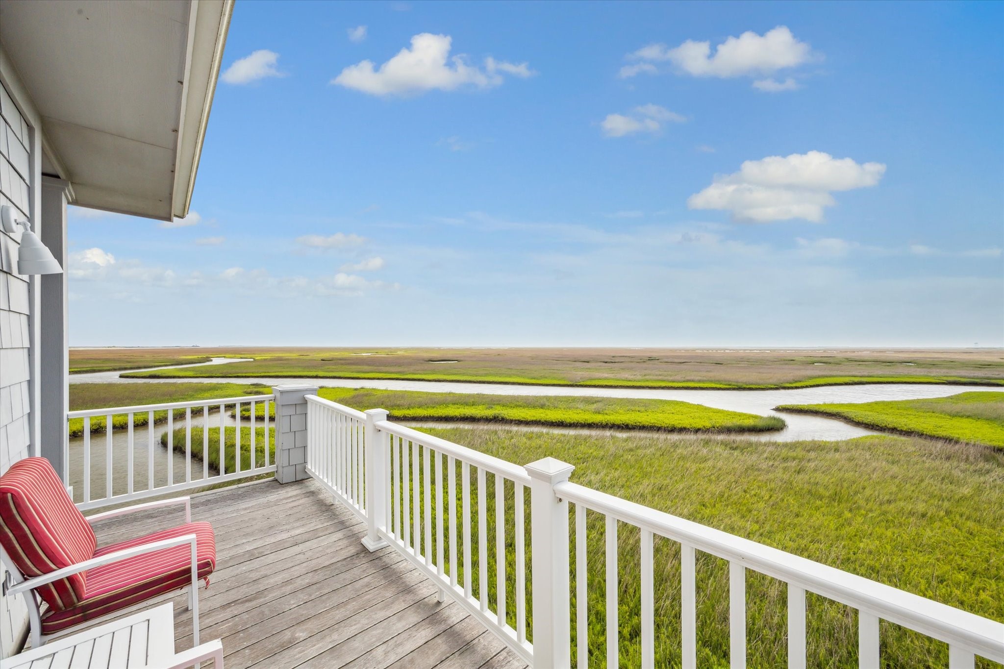 1 Shell Key Hitchcock, TX 77563 - Photo 43 of 50 a view of a balcony with wooden floor and a potted plant