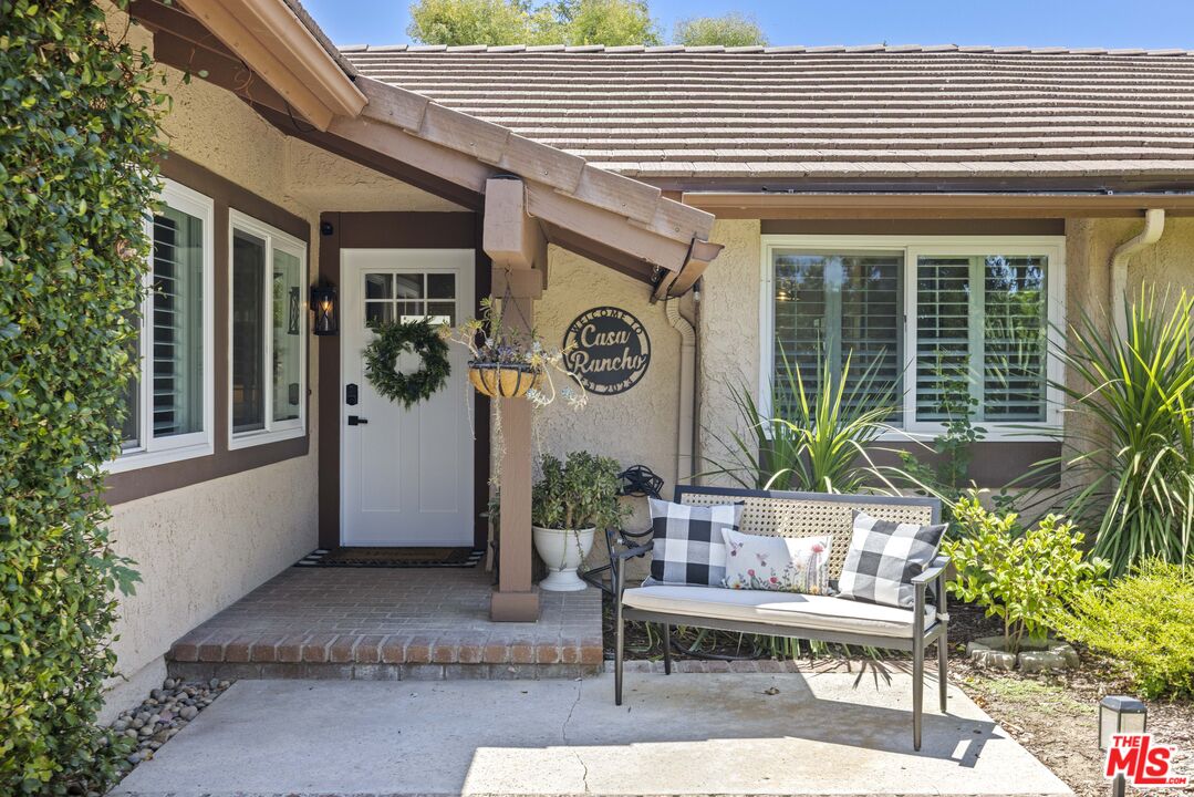25601 Rancho Adobe Road Valencia, CA 91355 - Photo 4 of 49