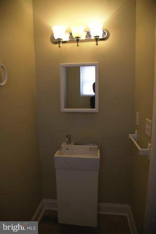 4106 Fordleigh Road Baltimore, MD 21215 - Photo 12 of 30 Bath