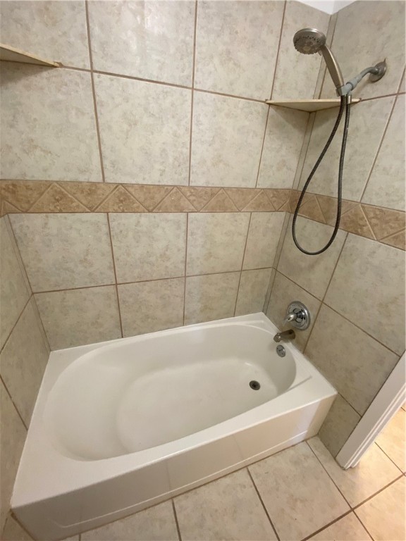 313 Easy Street, Unit A Corpus Christi, TX 78418 - Photo 7 of 16 a bathroom with a bath tub