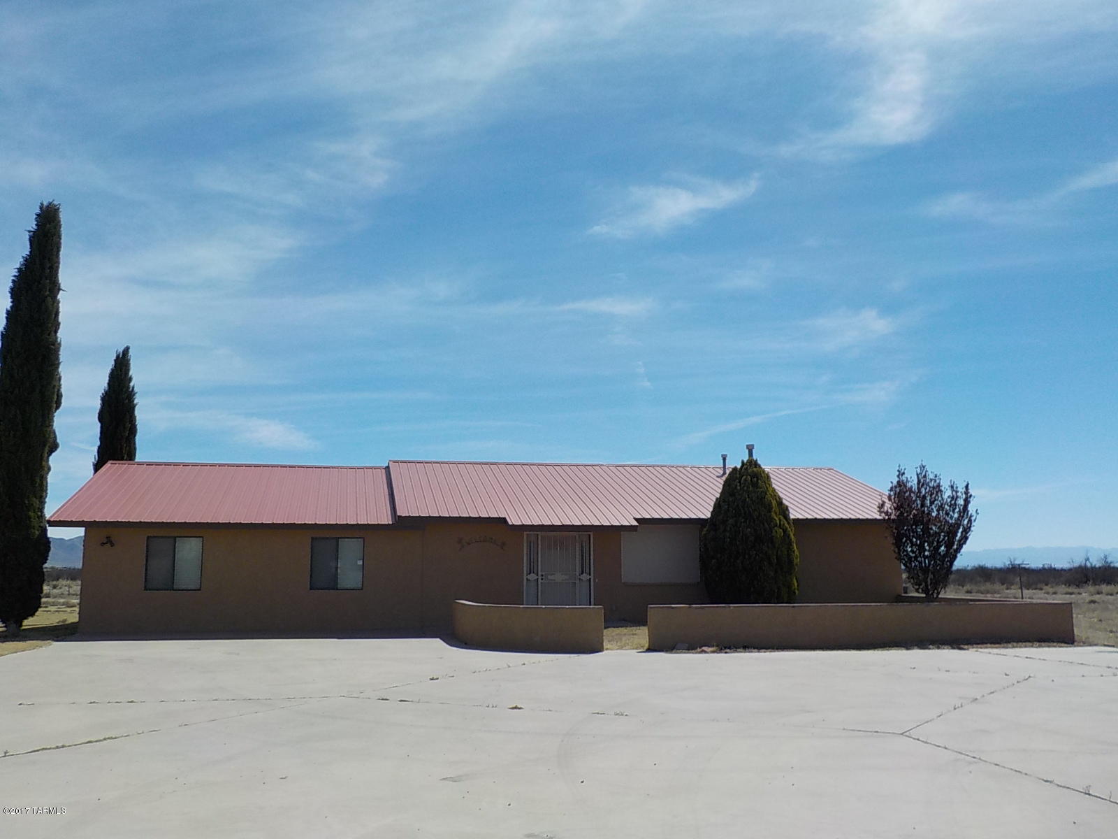 338 Taylor Road Willcox, AZ 85643 - Photo 1 of 21 a view of terrace with a bench