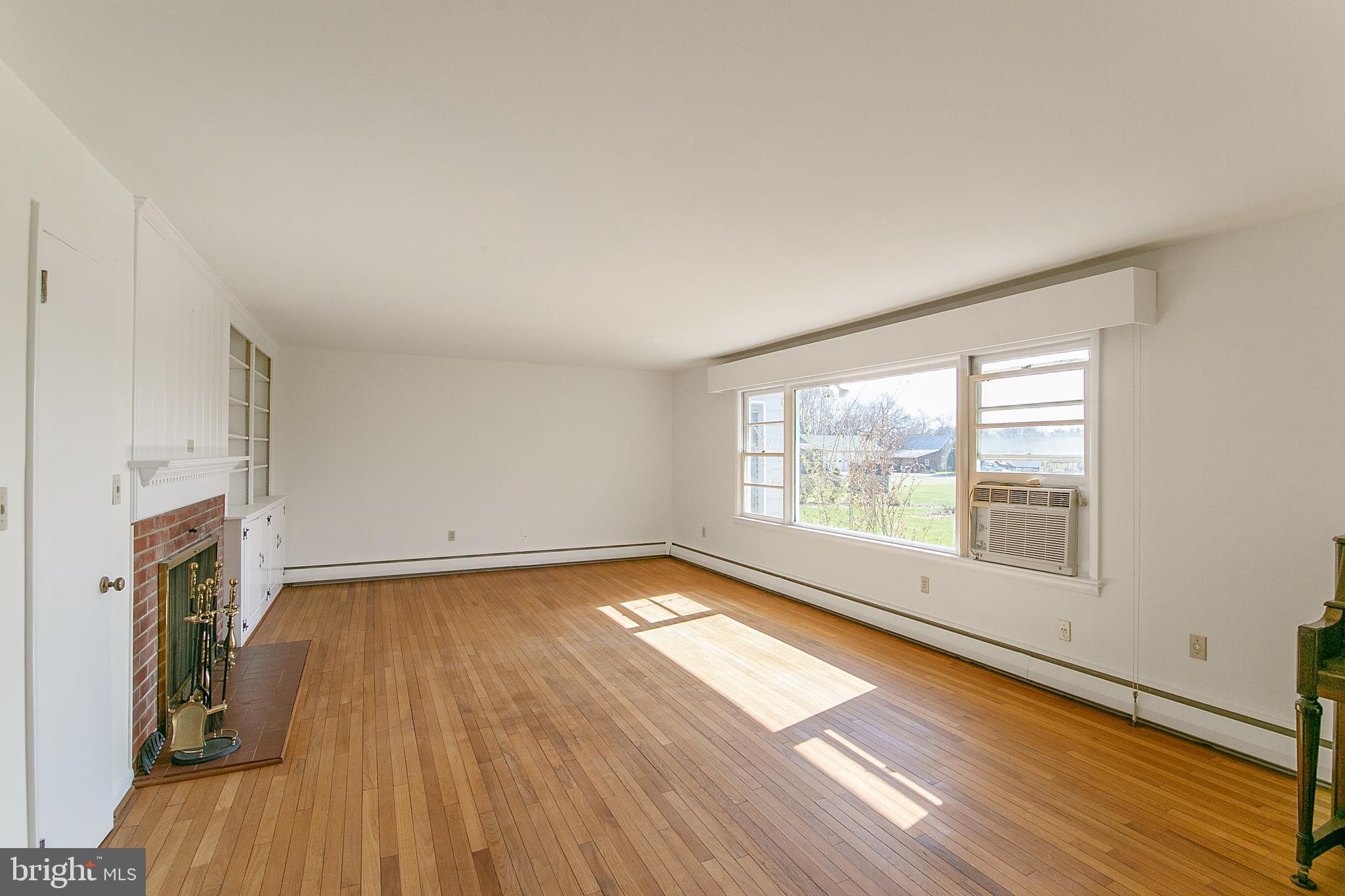 3611 Petersville Road Knoxville, MD 21758 - Photo 15 of 50 BRIGHT AND SUNNY INTERIOR