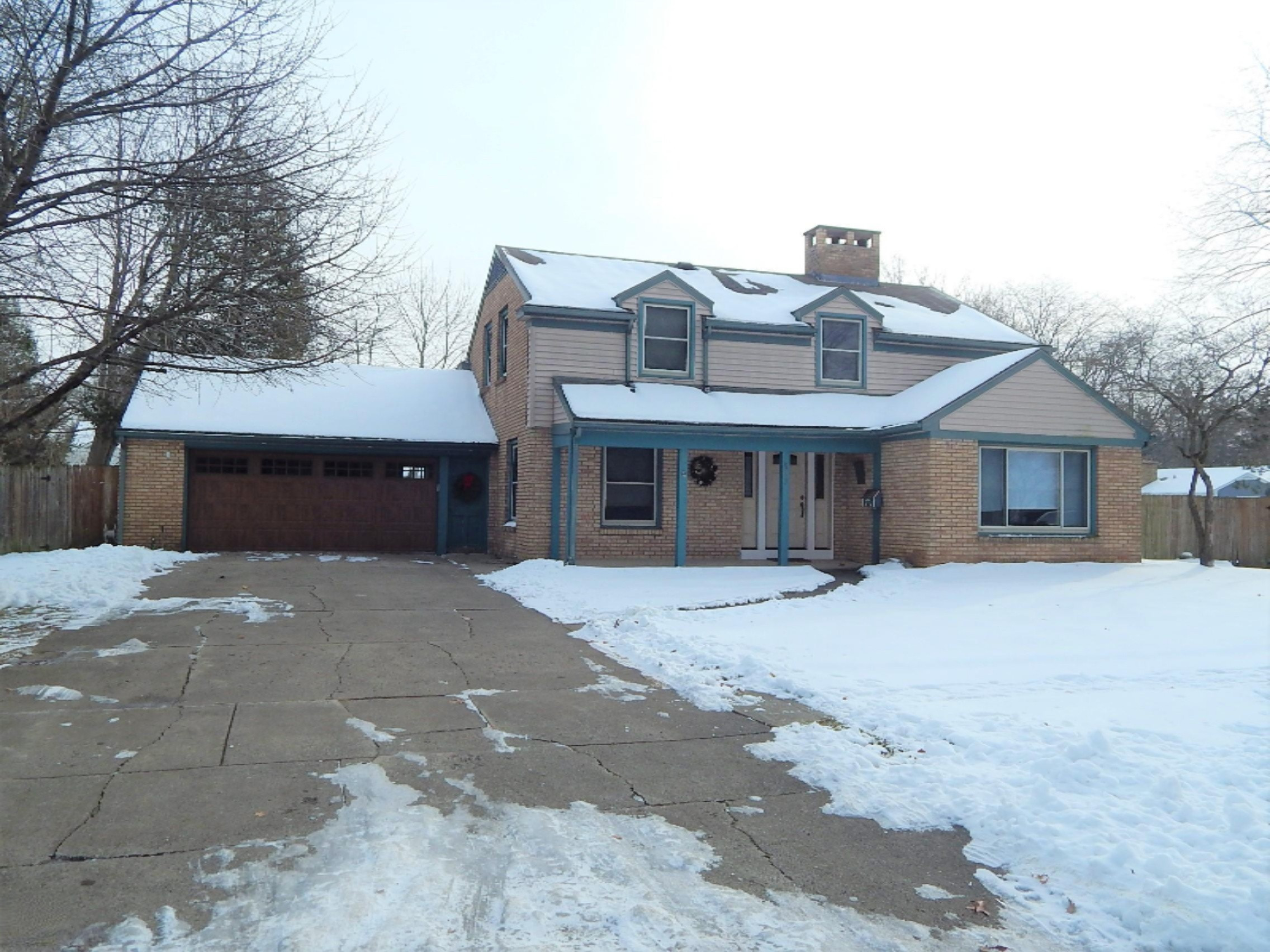 907 east front view close