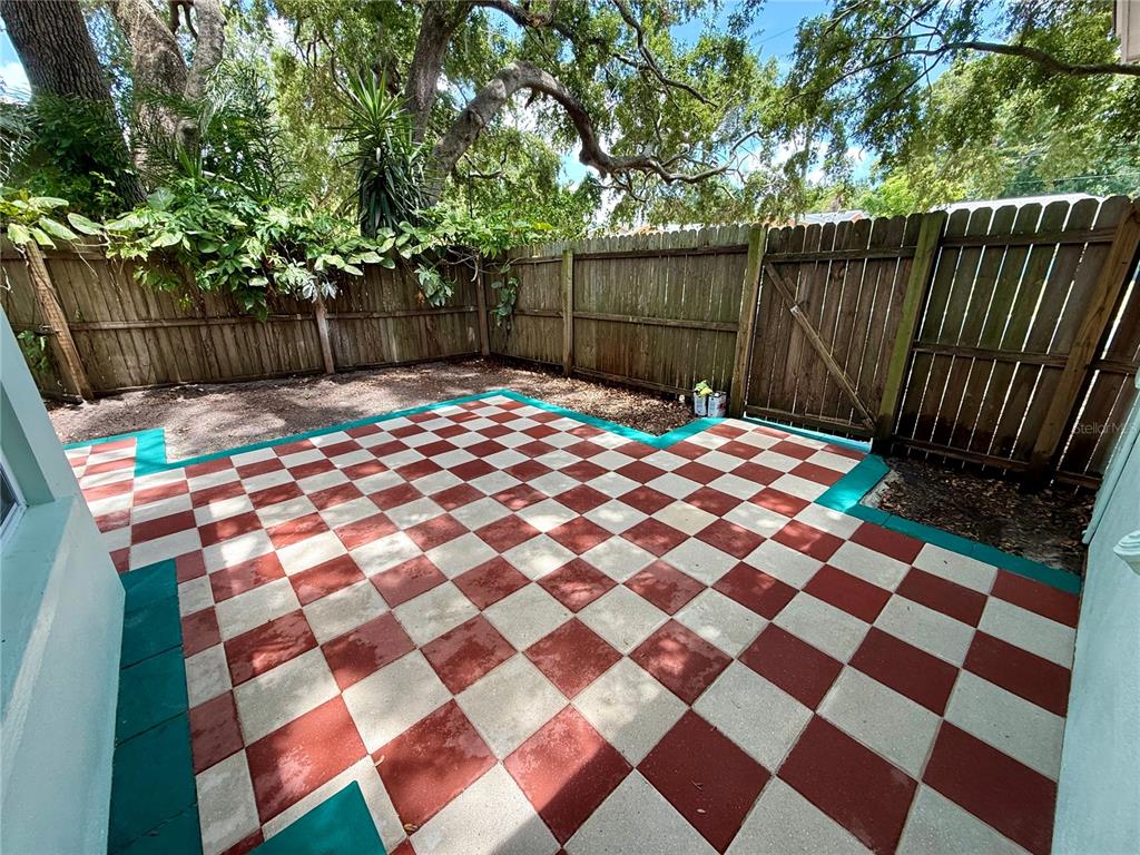 677 Oakwood Drive Dunedin, FL 34698 - Photo 3 of 31