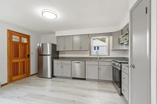 $2,800 | 4 Haskell Road, Pepperell, MA 01463