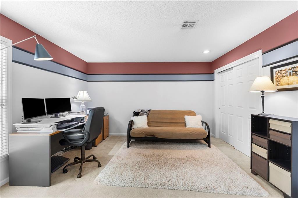 8041 Acuff Lane Lenexa, KS 66215 - Photo 18 of 33