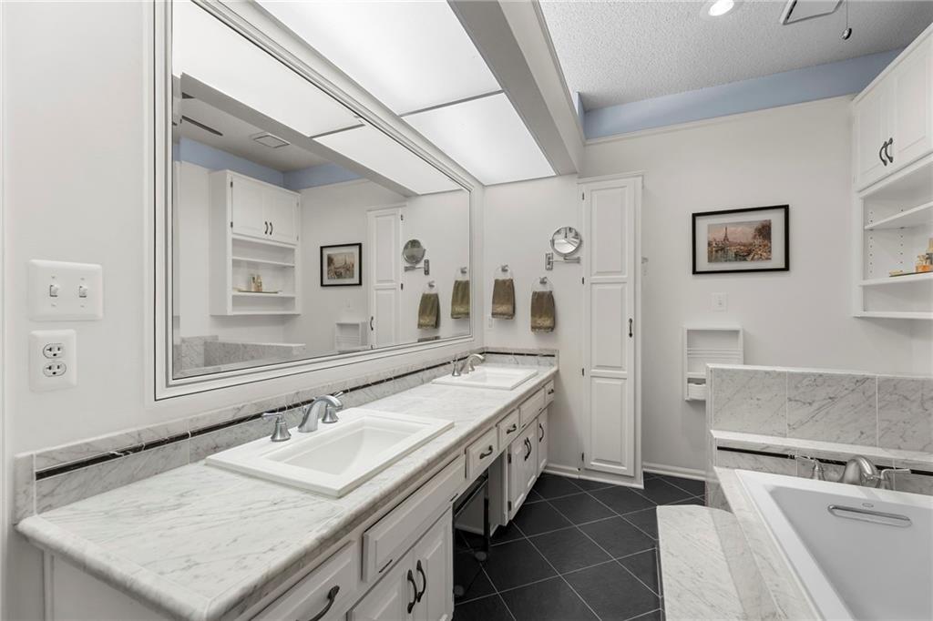 8041 Acuff Lane Lenexa, KS 66215 - Photo 20 of 33