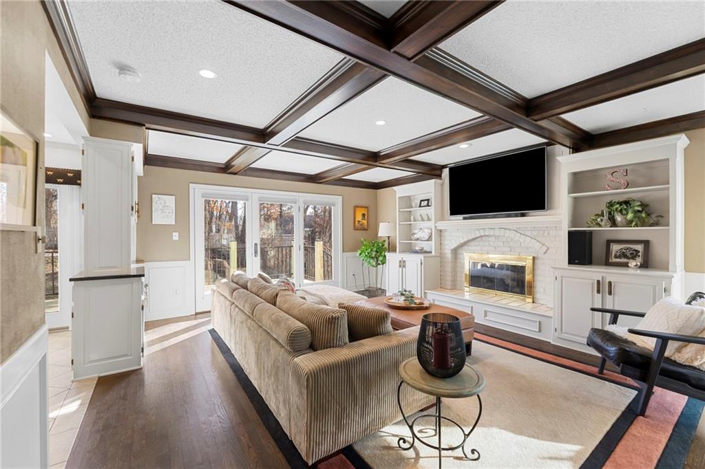 8041 Acuff Lane Lenexa, KS 66215 - Photo 2 of 33