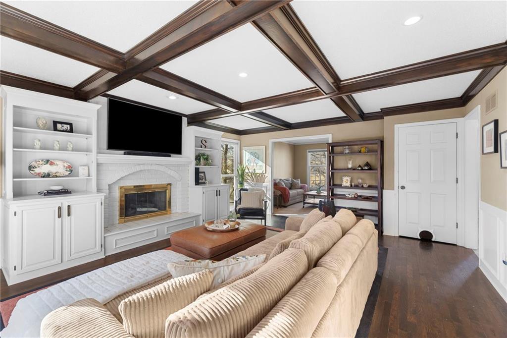 8041 Acuff Lane Lenexa, KS 66215 - Photo 4 of 33