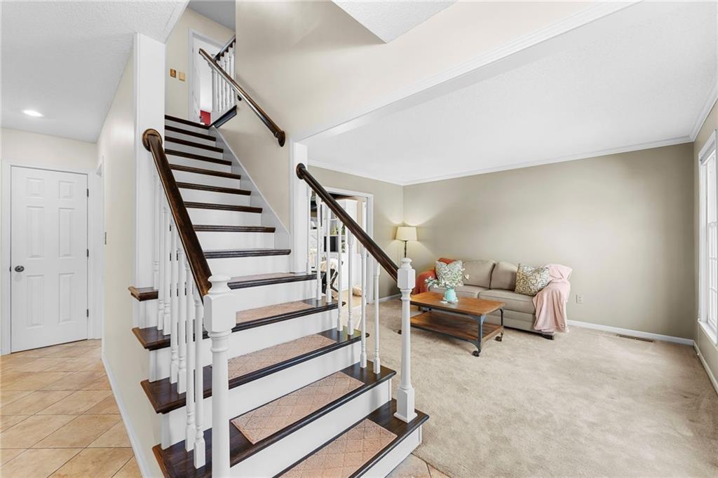 8041 Acuff Lane Lenexa, KS 66215 - Photo 8 of 33