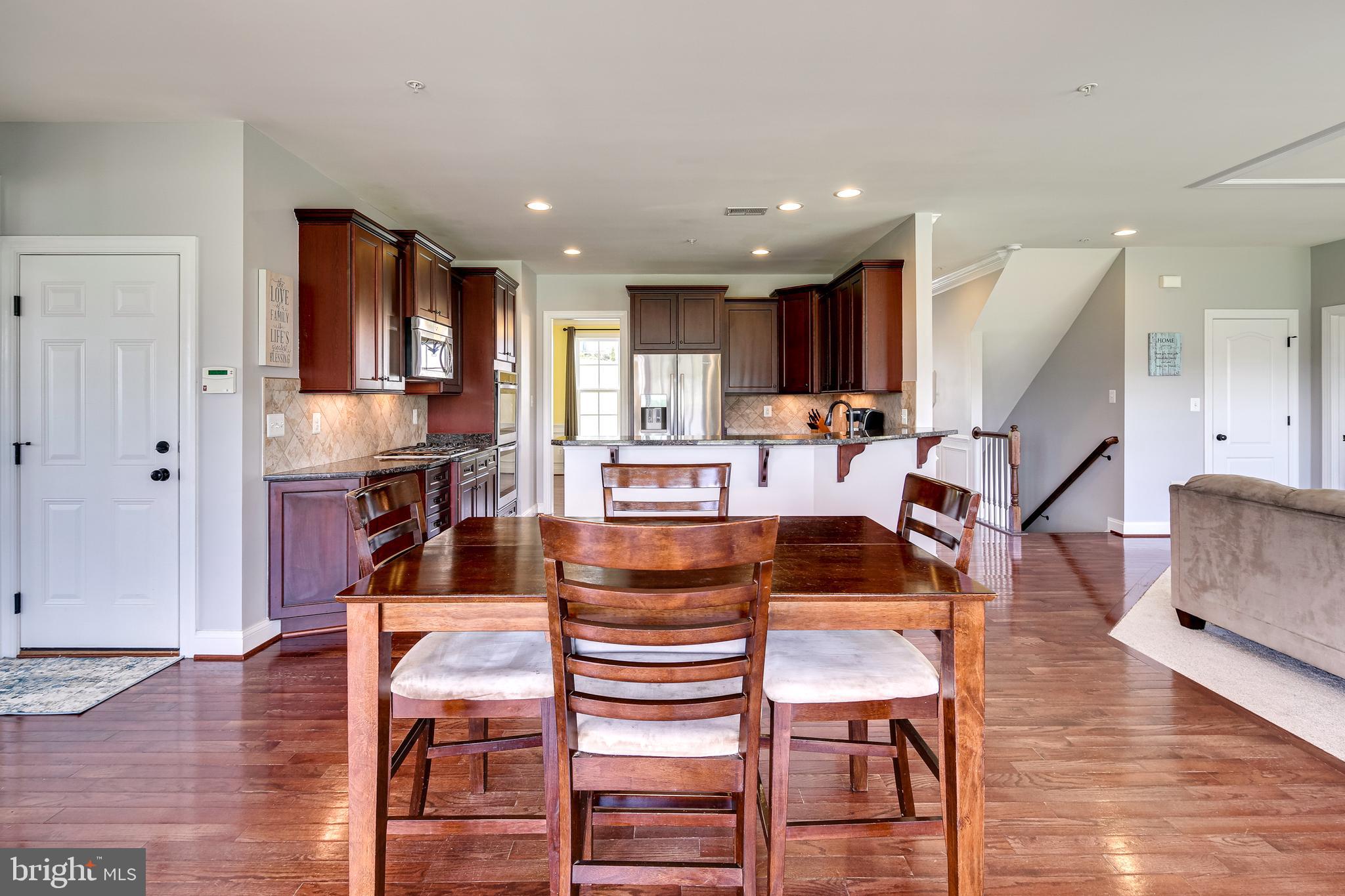 Kitchen & Breakfast area