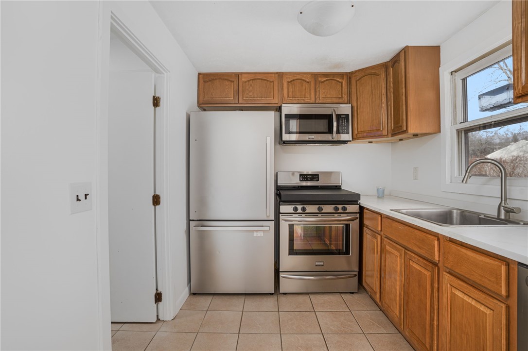 85 Reed Street Warwick, RI 02886 - Photo 14 of 28