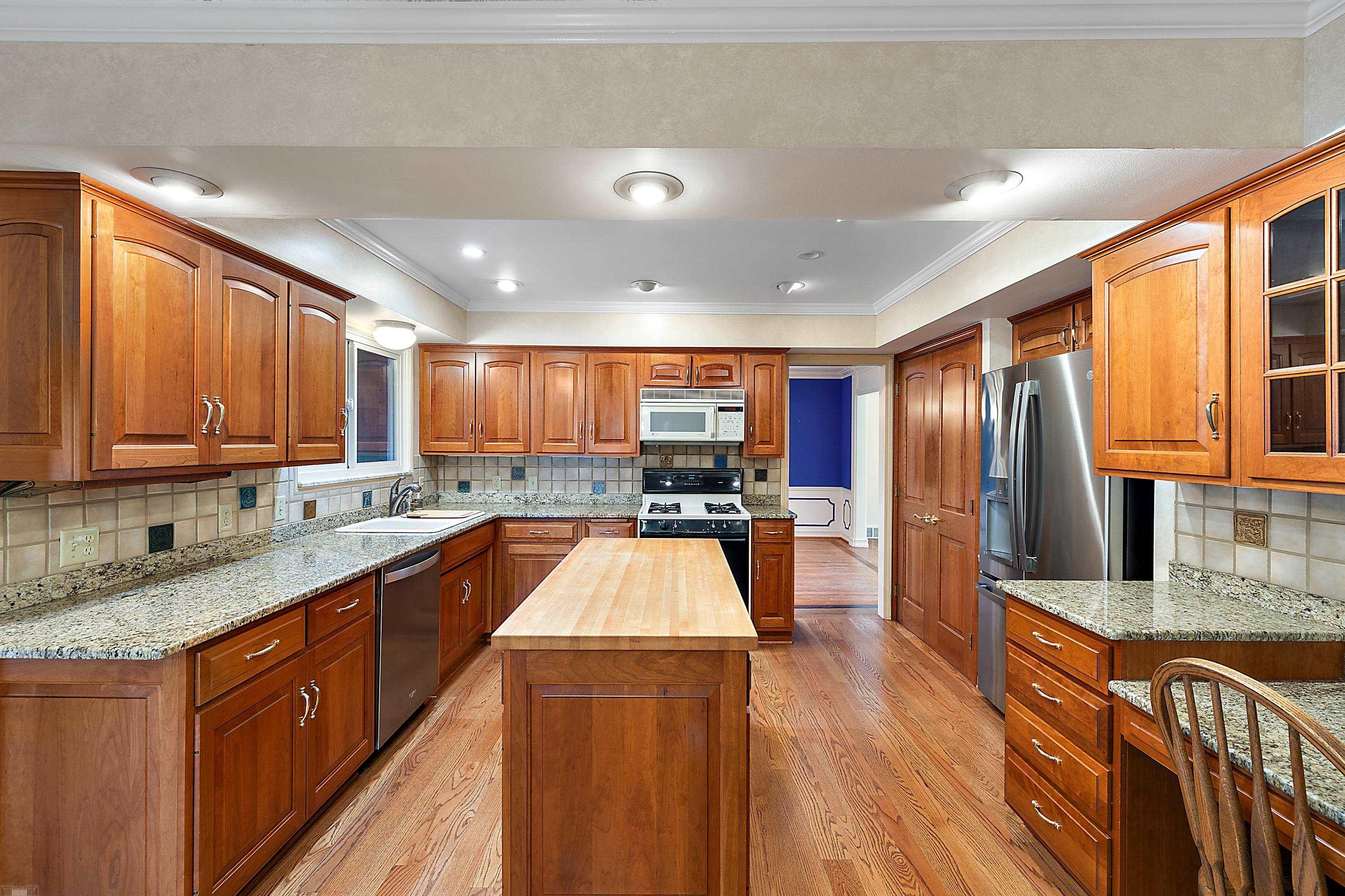 656 Canterbury Road Grosse Pointe, MI 48236 - Photo 17 of 77 50151523-0c1e103b-6a5a-4cd6-8e43-583580e1996b.JPG