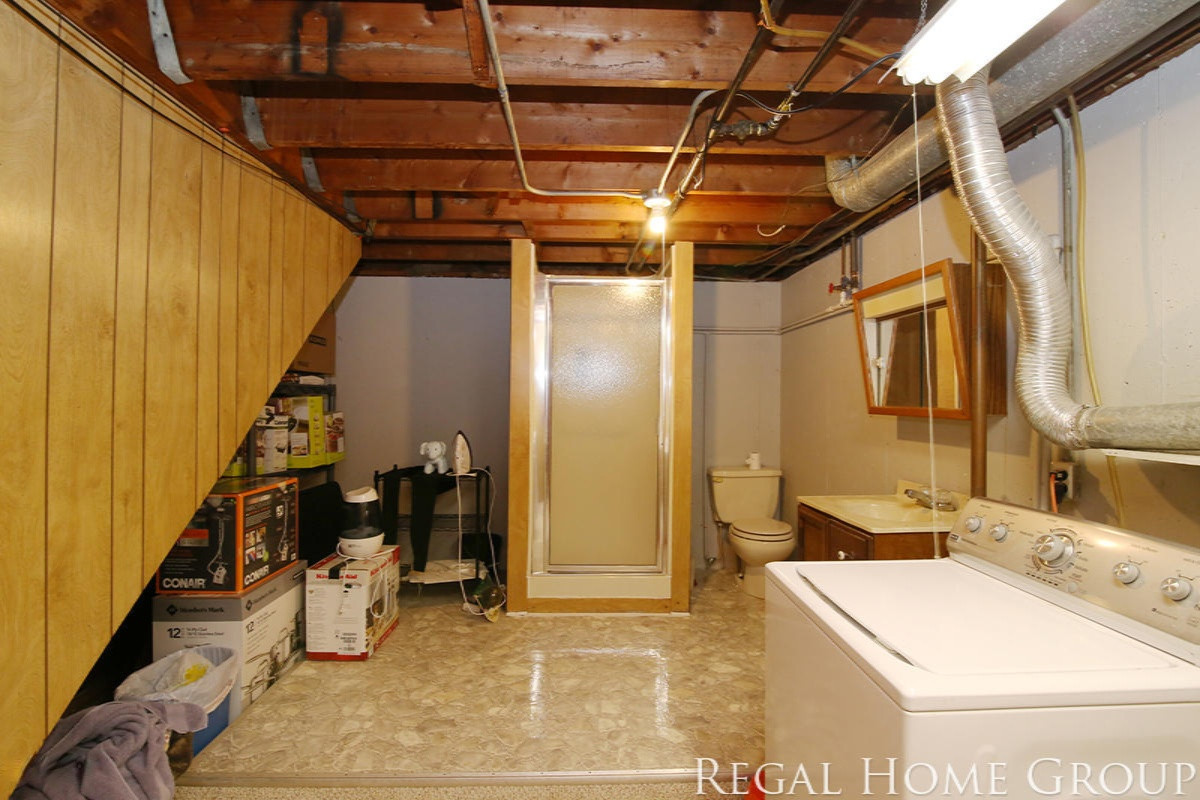 2034 Acton Road Northwest Grand Rapids, MI 49504 - Photo 18 of 23 IMG_2051