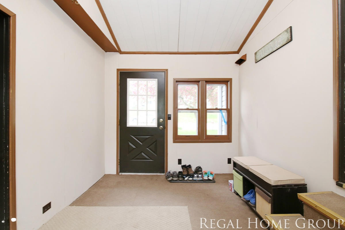 2034 Acton Road Northwest Grand Rapids, MI 49504 - Photo 19 of 23 IMG_2052