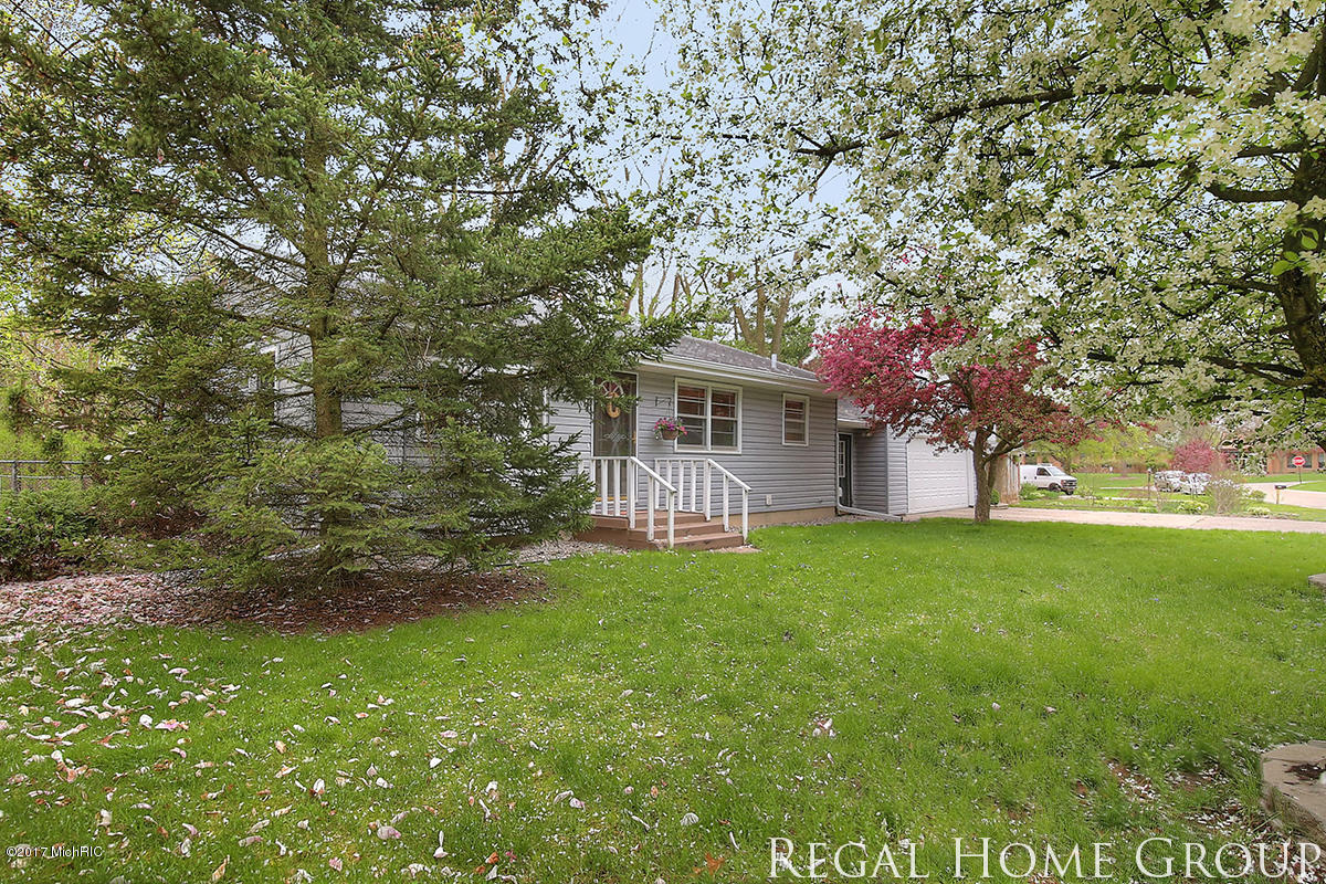 2034 Acton Road Northwest Grand Rapids, MI 49504 - Photo 2 of 23 IMG_2035