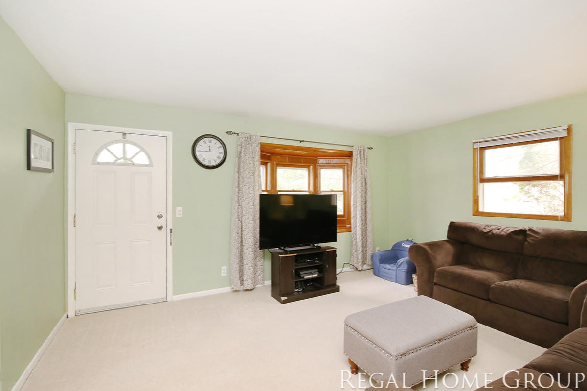 2034 Acton Road Northwest Grand Rapids, MI 49504 - Photo 5 of 23 IMG_2038