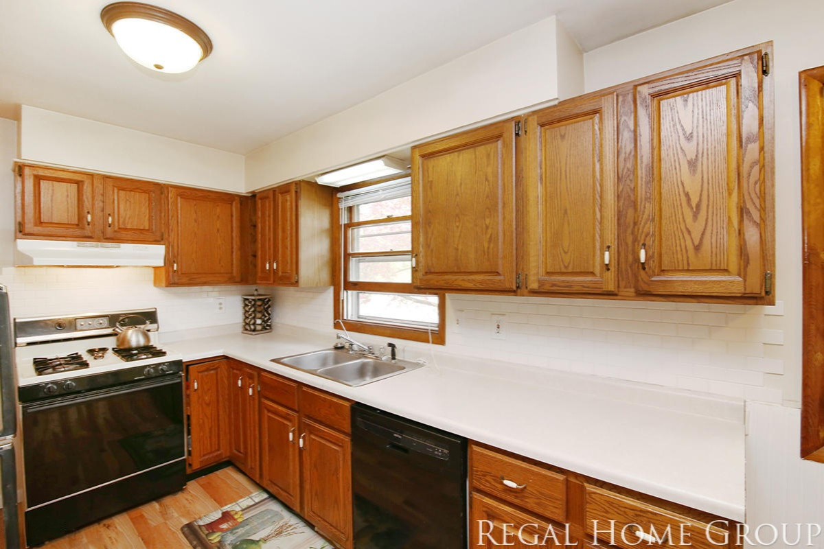 2034 Acton Road Northwest Grand Rapids, MI 49504 - Photo 10 of 23 IMG_2043