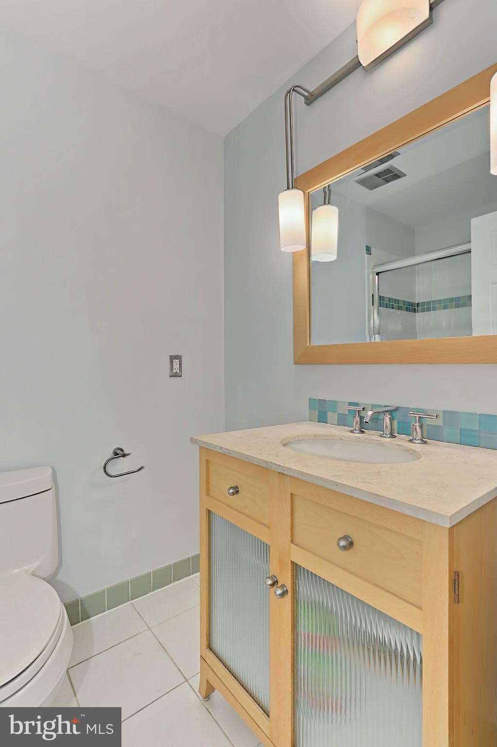11424 Hollow Timber Way Reston, VA 20194 - Photo 20 of 30 2nd Upstairs Full Bath