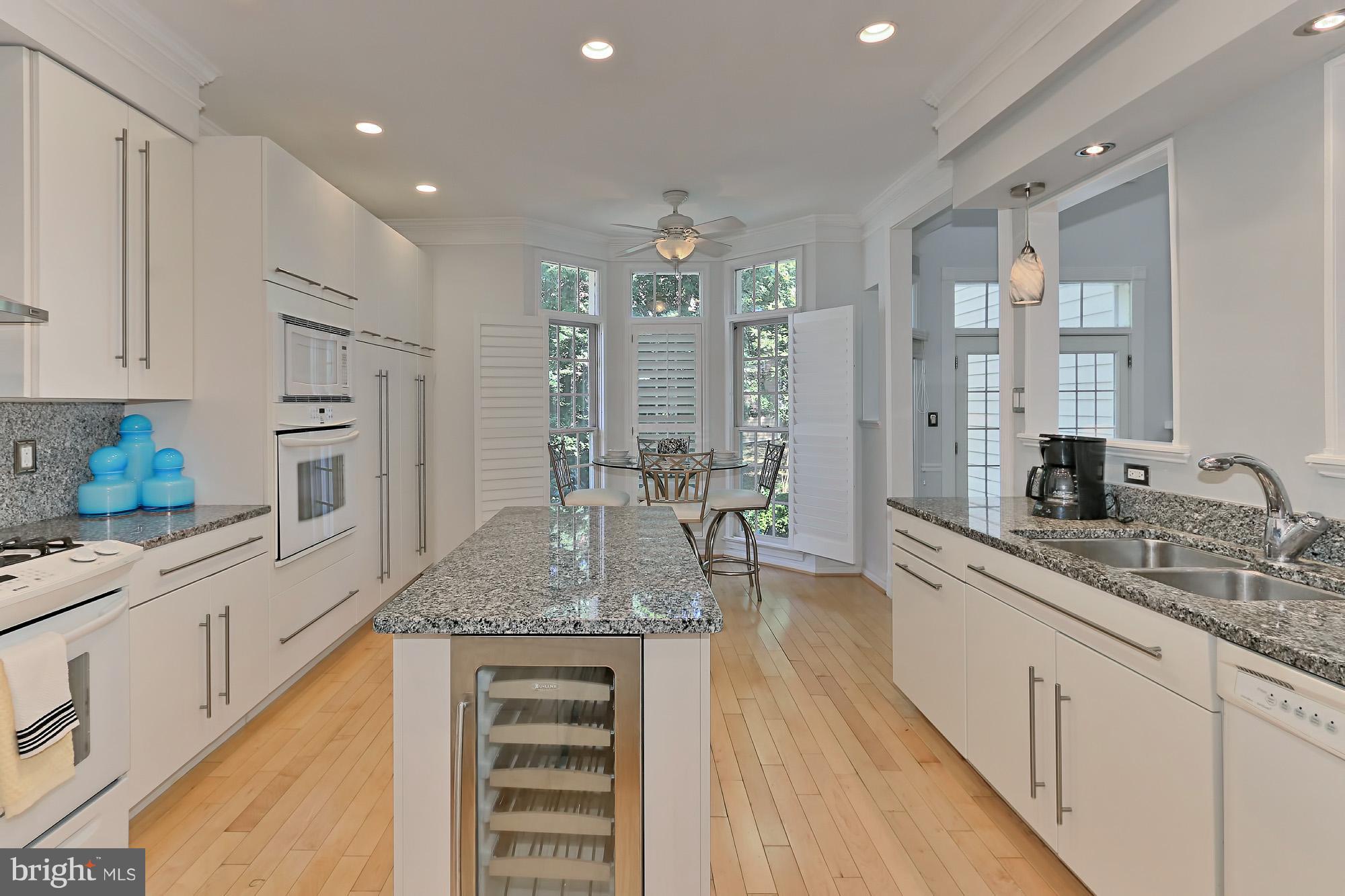 11424 Hollow Timber Way Reston, VA 20194 - Photo 6 of 30 Kitchen Island, Recessed Lights, Gas Stove + More!