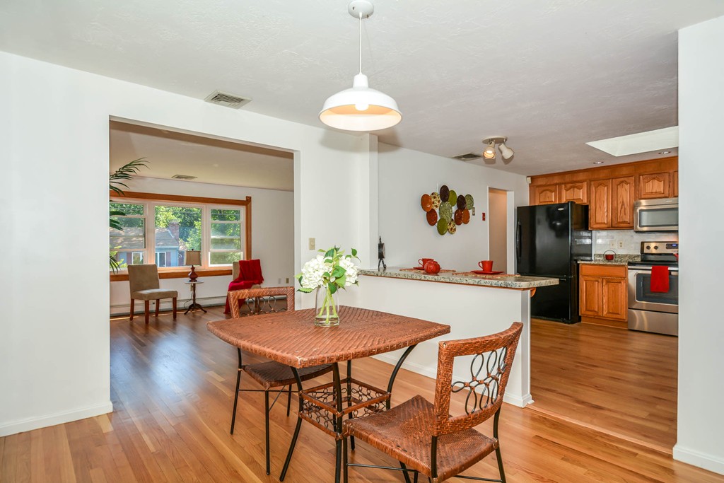 42 Colburn Road Reading, MA 01867 - Photo 8 of 30 Gallery Image 8
