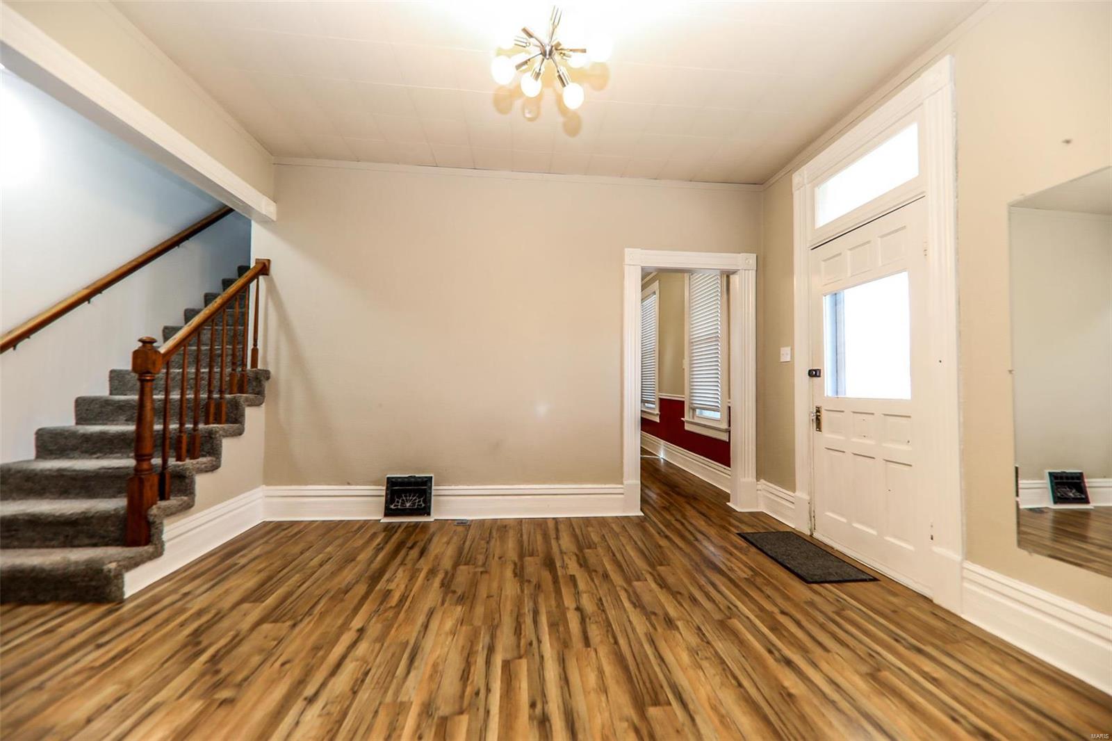 810 Troy Road Edwardsville, IL 62025 - Photo 4 of 24 Gallery Image 4