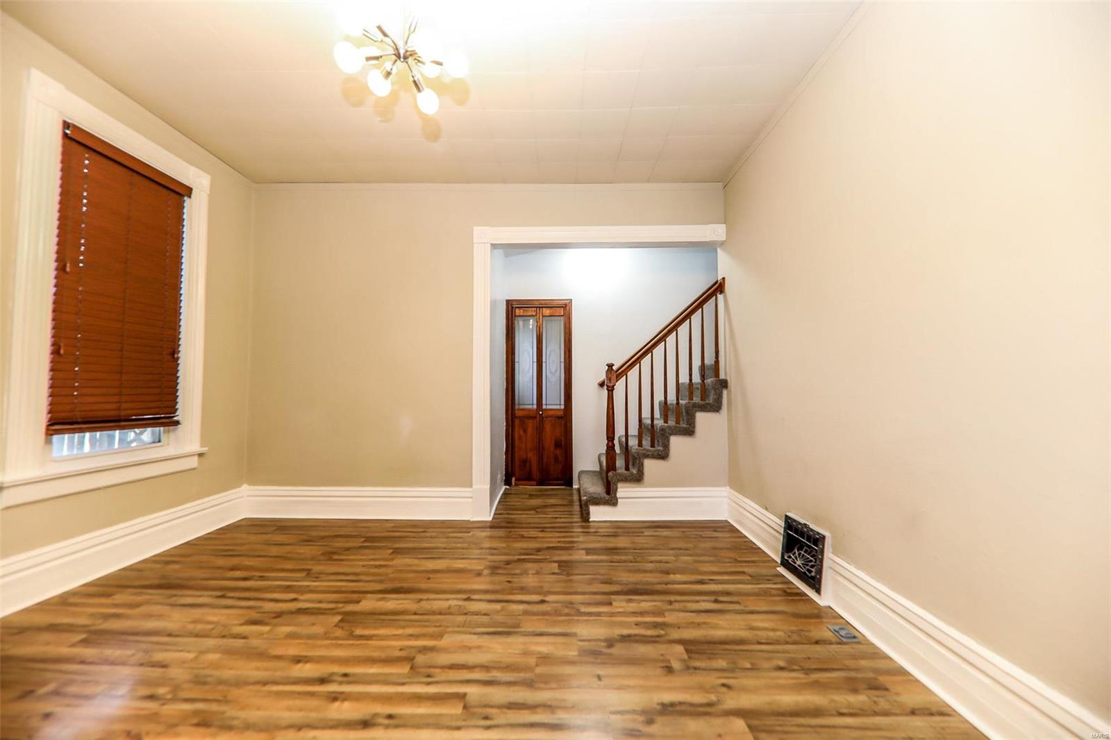 810 Troy Road Edwardsville, IL 62025 - Photo 5 of 24 Gallery Image 5