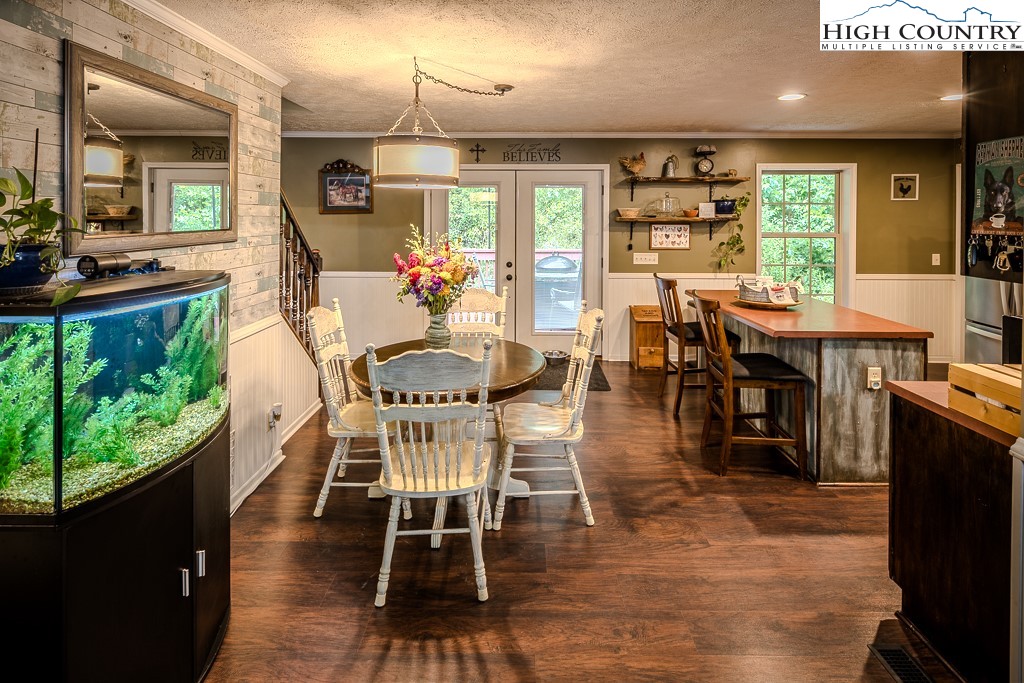 428 Phillip Road Elk Park, NC 28622 - Photo 11 of 30