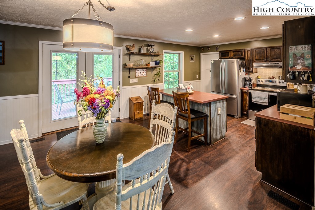 428 Phillip Road Elk Park, NC 28622 - Photo 12 of 30