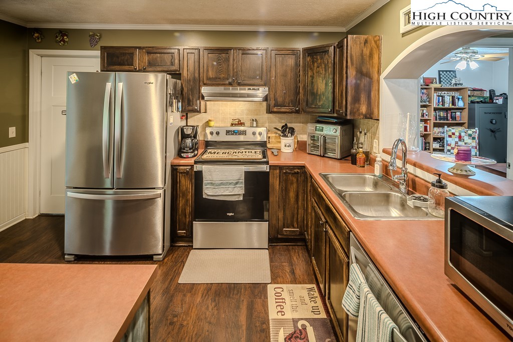 428 Phillip Road Elk Park, NC 28622 - Photo 14 of 30