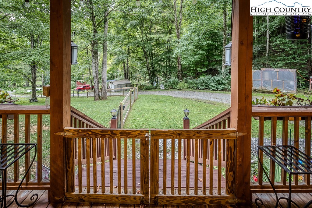 428 Phillip Road Elk Park, NC 28622 - Photo 3 of 30