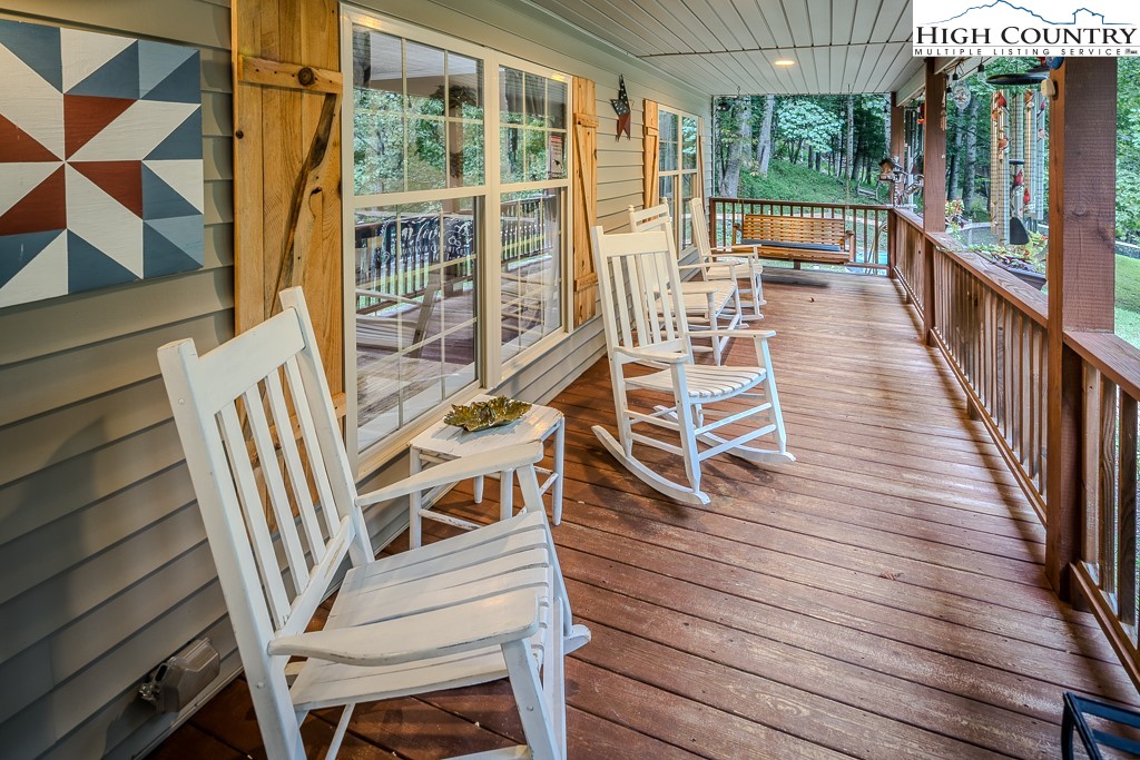 428 Phillip Road Elk Park, NC 28622 - Photo 4 of 30