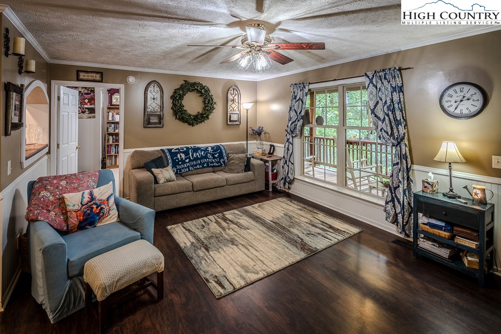 428 Phillip Road Elk Park, NC 28622 - Photo 8 of 30