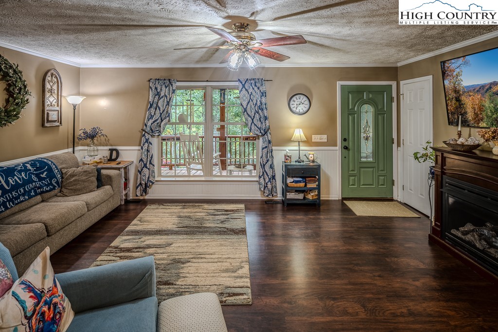 428 Phillip Road Elk Park, NC 28622 - Photo 9 of 30