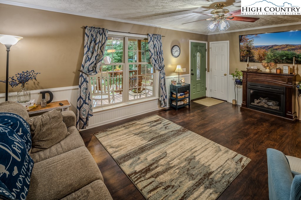 428 Phillip Road Elk Park, NC 28622 - Photo 10 of 30