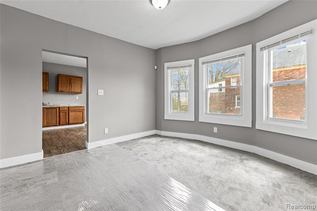 3010 Montclair Street Detroit, MI 48214 - Photo 22 of 61