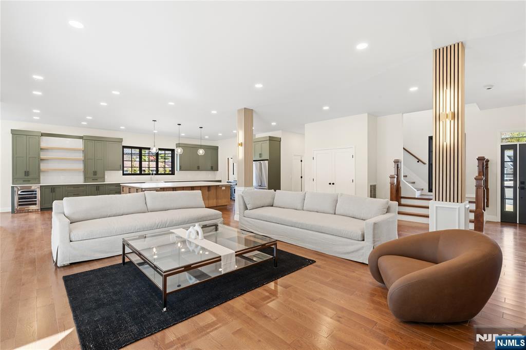 803 Marshall Road River Vale, NJ 07675 - Photo 4 of 44
