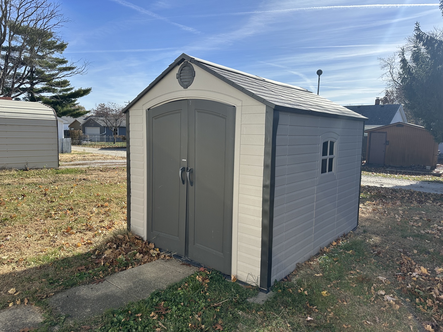 1202 East Jefferson Street Clinton, IL 61727 - Photo 14 of 19 a front view of a house with a yard