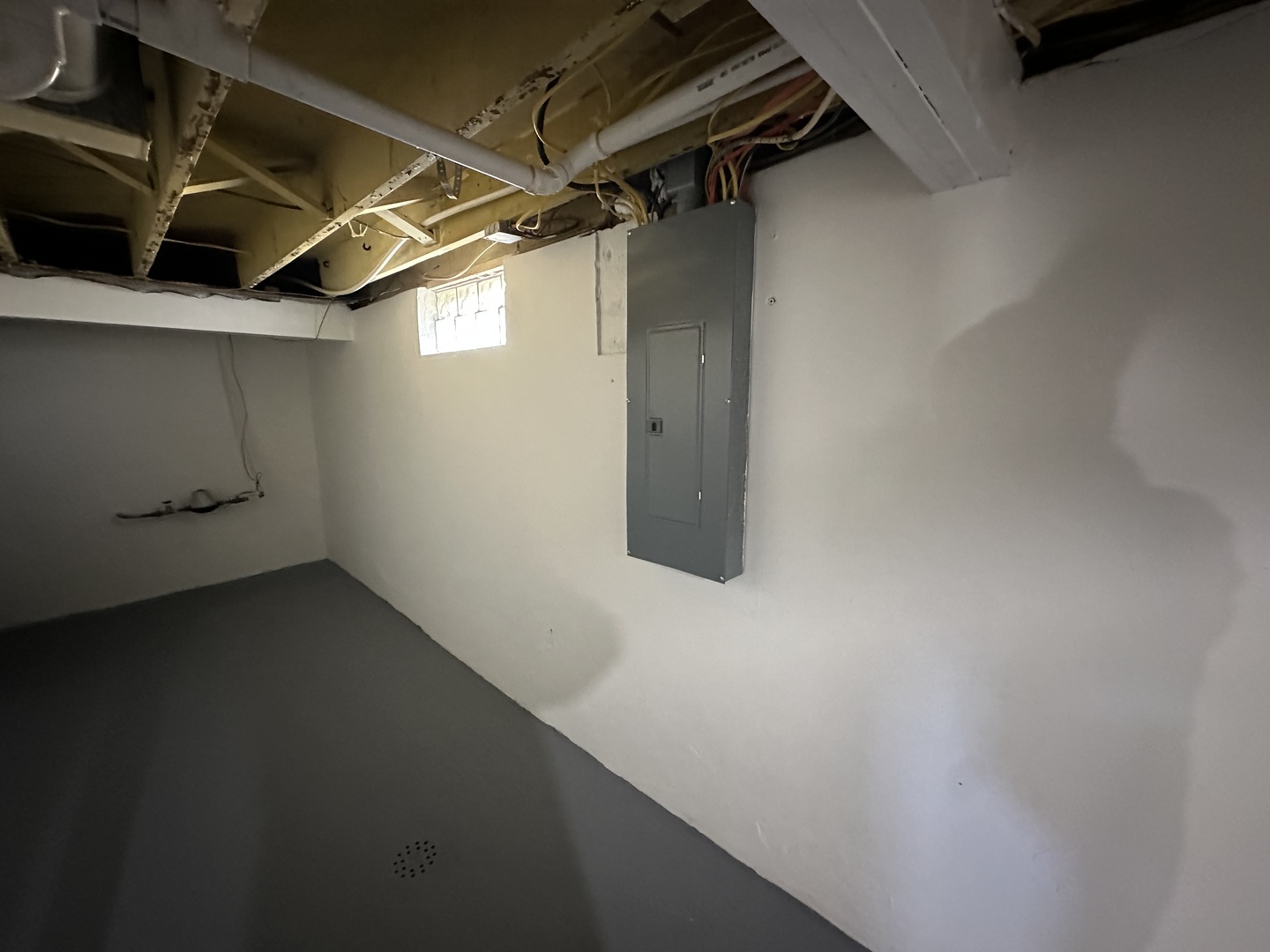 1202 East Jefferson Street Clinton, IL 61727 - Photo 15 of 19 a view of a room with racks