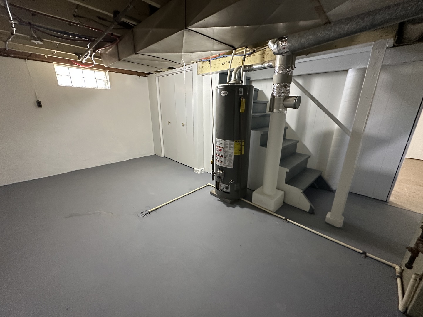 1202 East Jefferson Street Clinton, IL 61727 - Photo 16 of 19 a view of a room with gym equipment