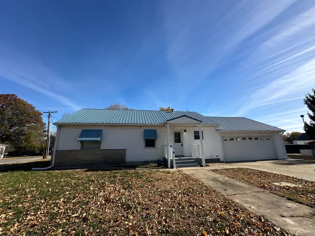 $169,900 | 1202 East Jefferson Street, Clinton, IL 61727