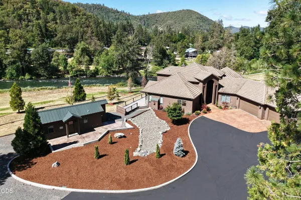 $2,050,000 | 1600 2nd Avenue, Gold Hill, OR 97525