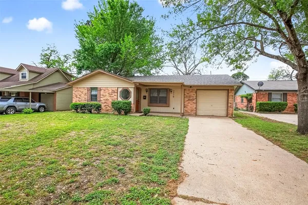 $229,900 | 1716 Chip-N-Dale Drive, Arlington, TX 76012