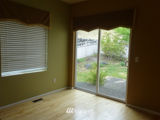 17054 Parkside Way Southeast Renton, WA 98058 - Photo 3 of 12