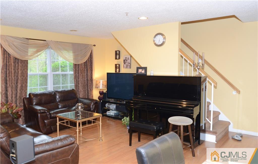 185 Prestwick Way Edison, NJ 08820 - Photo 3 of 18 Gallery Image 3